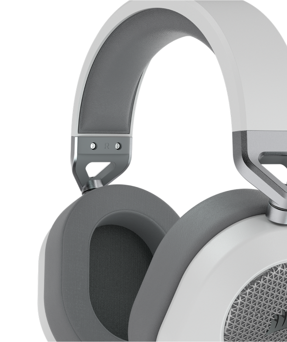 Cận cảnh tai nghe chơi game có dây HS65 SURROUND cho thấy miếng đệm tai bằng mút mềm thoáng khí.