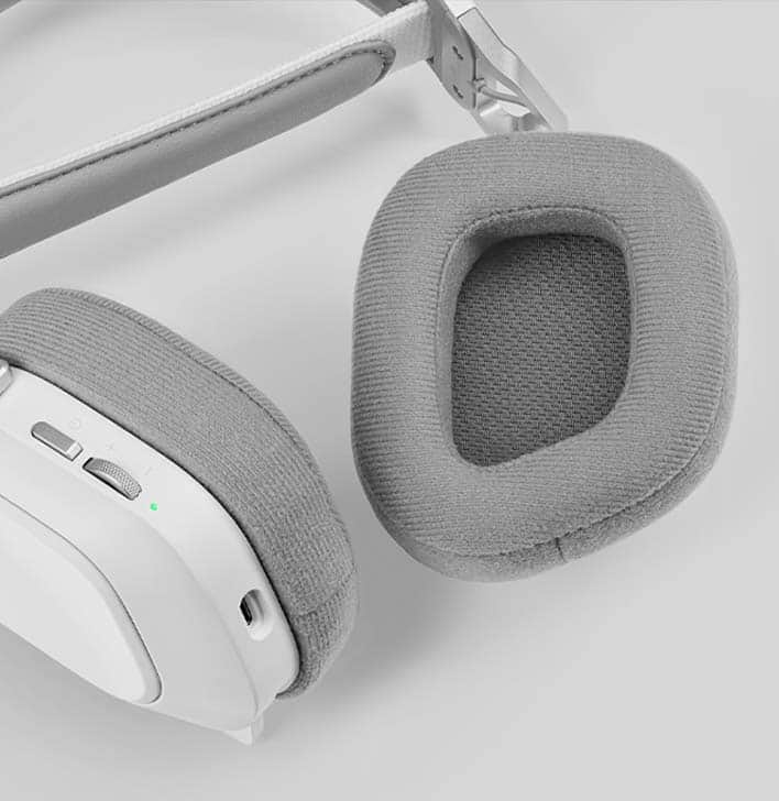 The CORSAIR HS80 RGB WIRELESS white gaming headset is displayed with one earcup angled to show the cushion.
